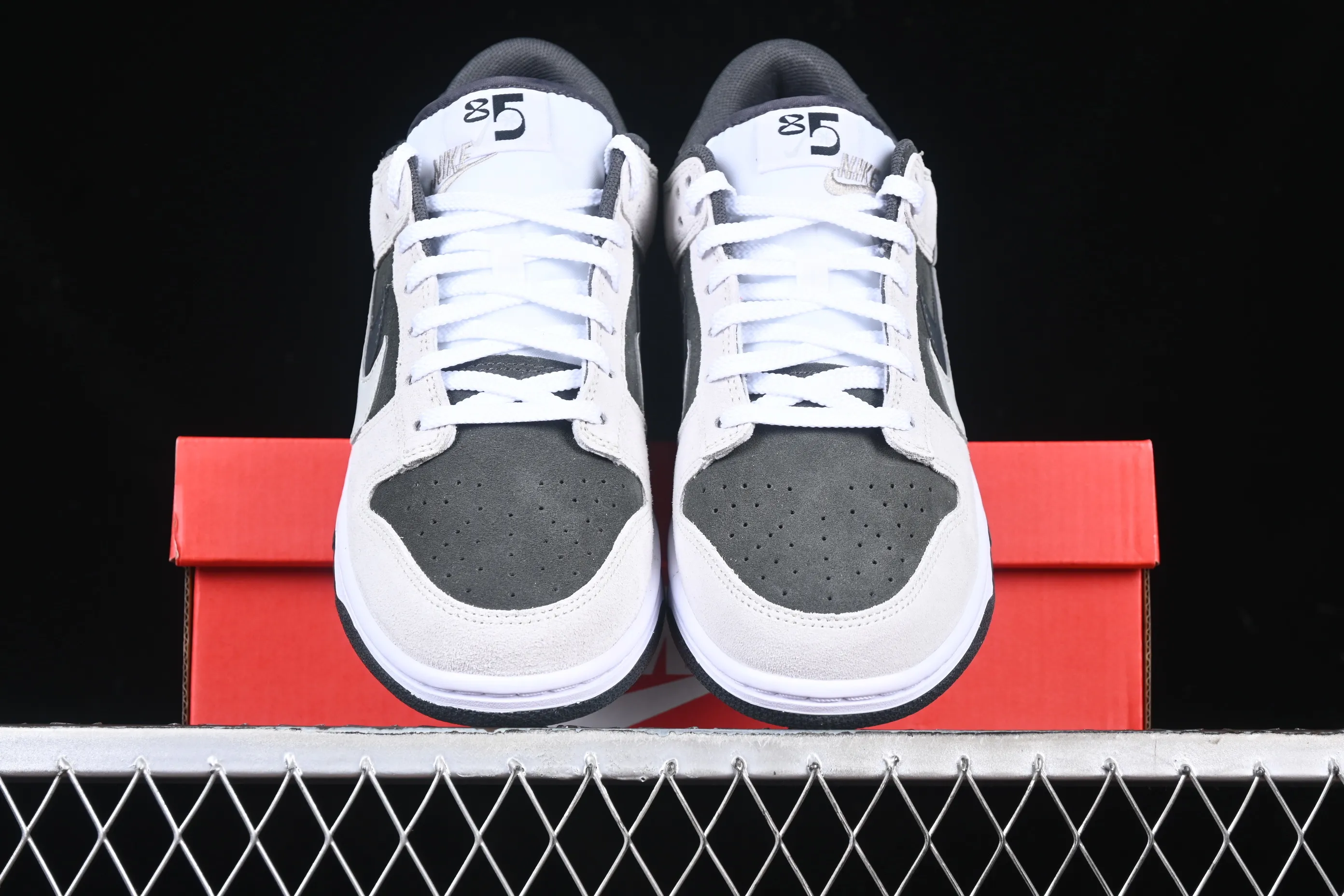 All categories Nk SB Dunk series Nk SB Dunk Low low-top sneakers Nk Dunk Low 85 double hook series White Gray Panda SB low-top sports and leisure sneakers HV1800-101